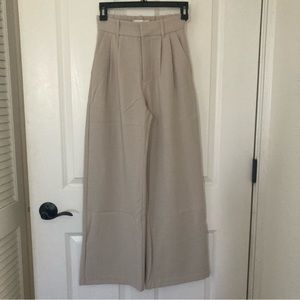 RARE Abercrombie & Fitch Sloane Tailored pants Light Taupe sz XS Short worn once